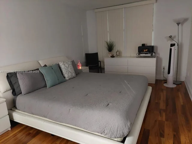 486 NW 165th Street Rd # 103, Miami FL 33169