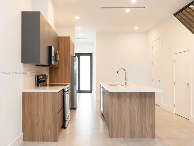 1118 NE 10th Ave # 1118, Fort Lauderdale FL 33304