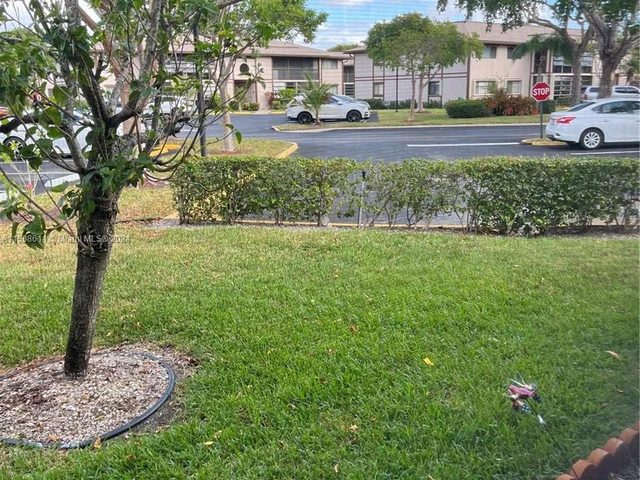 9668 S Belfort Cir # 101, Tamarac FL 33321