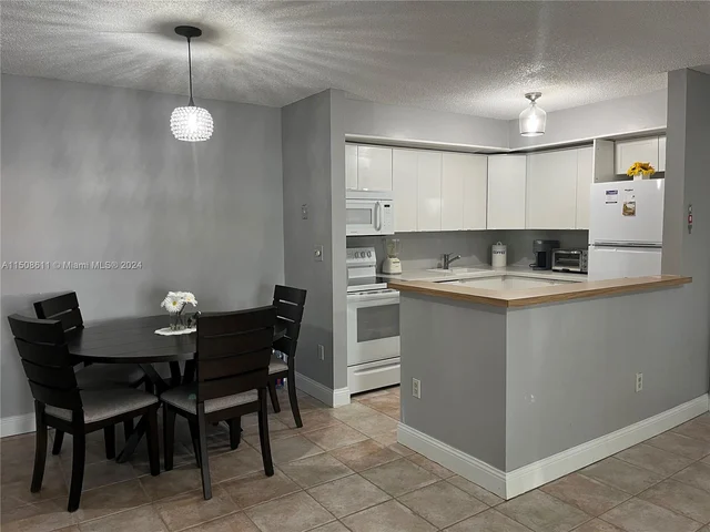 9668 S Belfort Cir # 101, Tamarac FL 33321