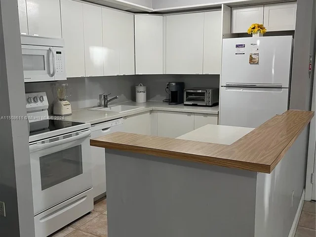 9668 S Belfort Cir # 101, Tamarac FL 33321