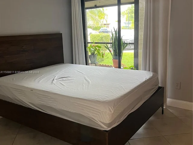 9668 S Belfort Cir # 101, Tamarac FL 33321