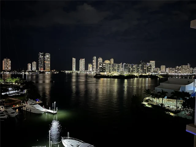 3330 NE 190th St # 912, Aventura FL 33180