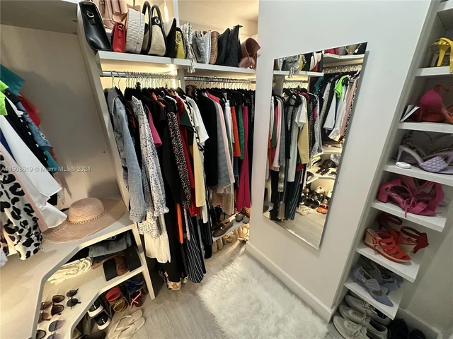 3330 NE 190th St # 912, Aventura FL 33180