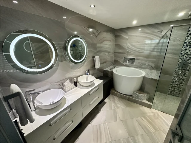 3330 NE 190th St # 912, Aventura FL 33180