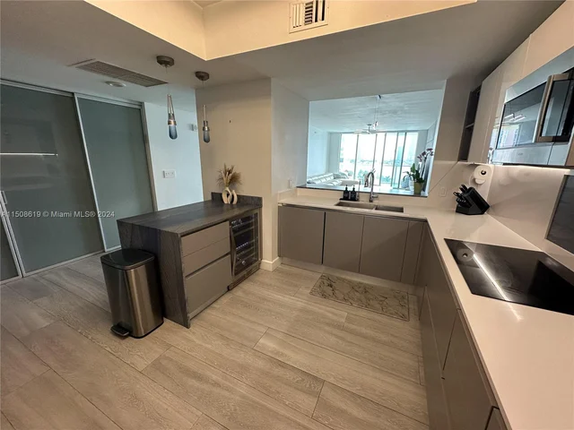 3330 NE 190th St # 912, Aventura FL 33180