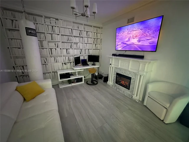 3330 NE 190th St # 912, Aventura FL 33180