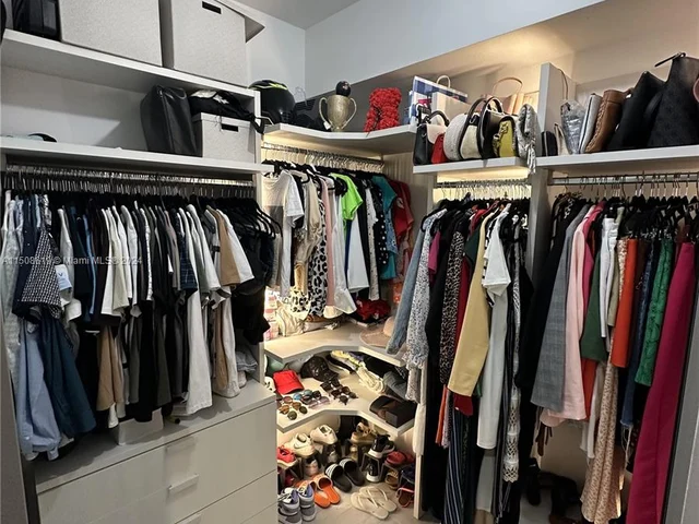 3330 NE 190th St # 912, Aventura FL 33180