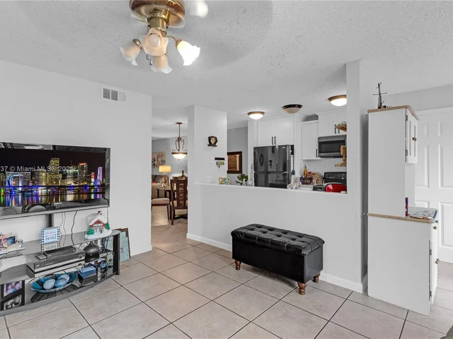 1450 NW 112th terr, Pembroke Pines FL 33026