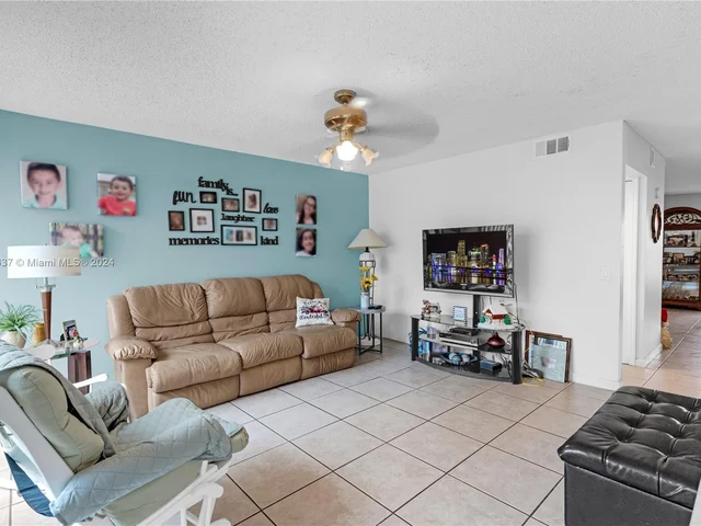 1450 NW 112th terr, Pembroke Pines FL 33026