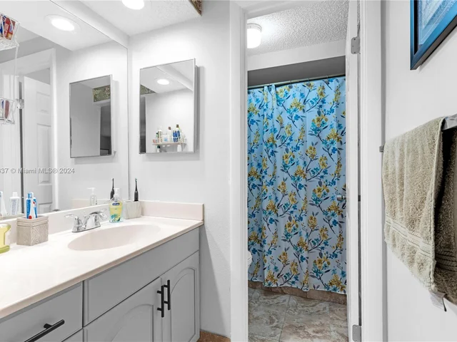 1450 NW 112th terr, Pembroke Pines FL 33026