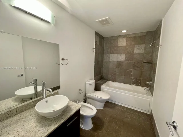 3029 NE 188th St # 520, Aventura FL 33180