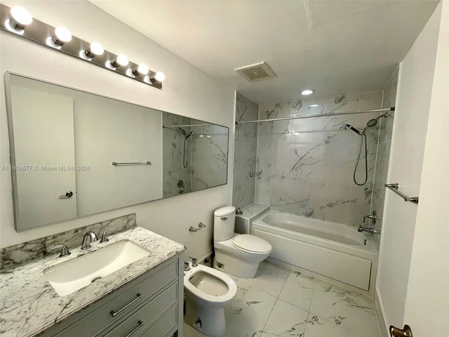 3029 NE 188th St # 811, Aventura FL 33180