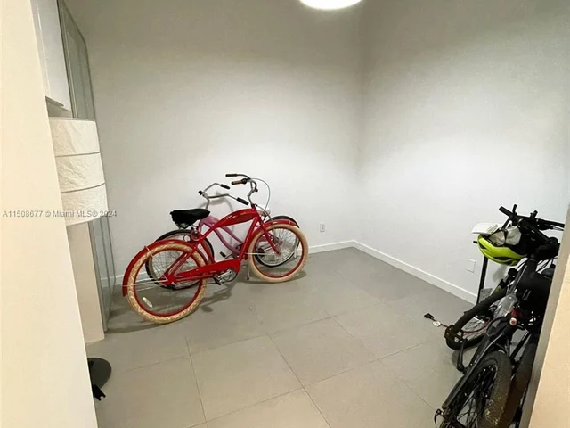 3029 NE 188th St # 811, Aventura FL 33180