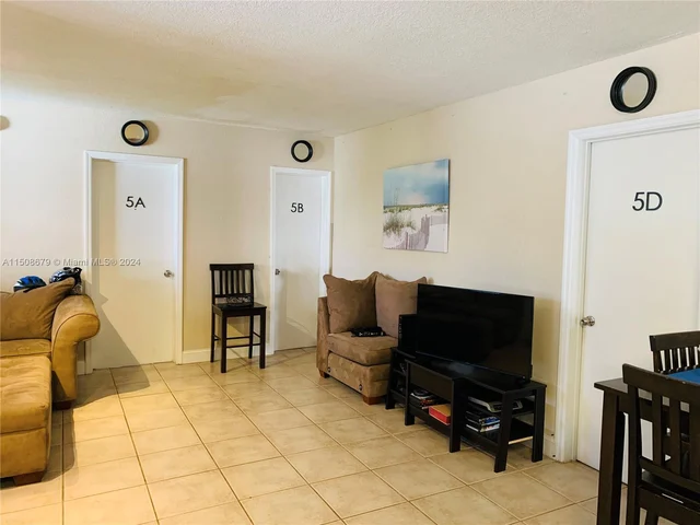 715 NE 6th St # 5C, Fort Lauderdale FL 33304