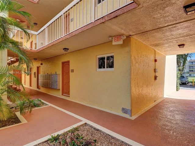 7840 Camino Real # 111, Miami FL 33143