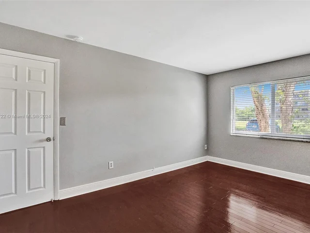 7840 Camino Real # 111, Miami FL 33143