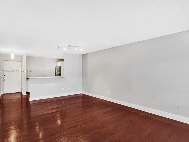 7840 Camino Real # 111, Miami FL 33143