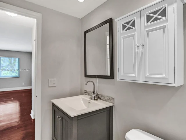 7840 Camino Real # 111, Miami FL 33143