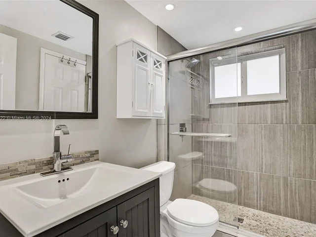 7840 Camino Real # 111, Miami FL 33143