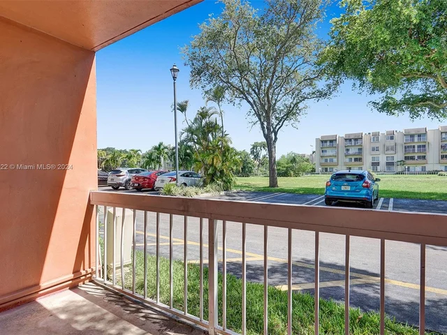 7840 Camino Real # 111, Miami FL 33143