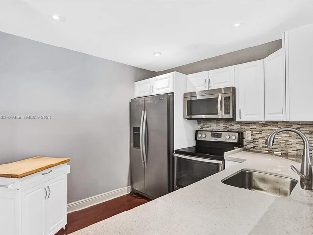 7840 Camino Real # 111, Miami FL 33143