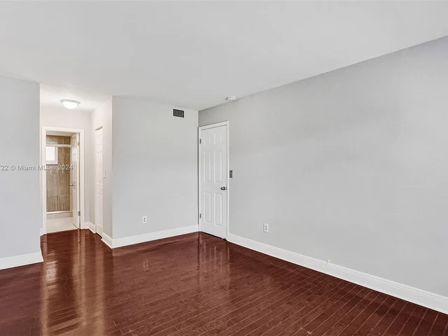 7840 Camino Real # 111, Miami FL 33143