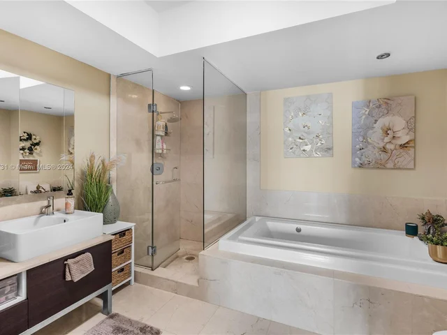 218 SE 14th St # 1904, Miami FL 33131