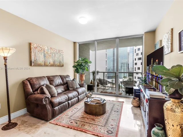 218 SE 14th St # 1904, Miami FL 33131