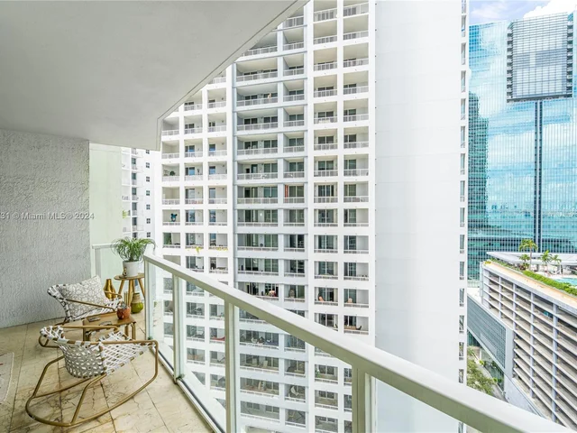 218 SE 14th St # 1904, Miami FL 33131