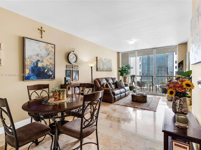 218 SE 14th St # 1904, Miami FL 33131