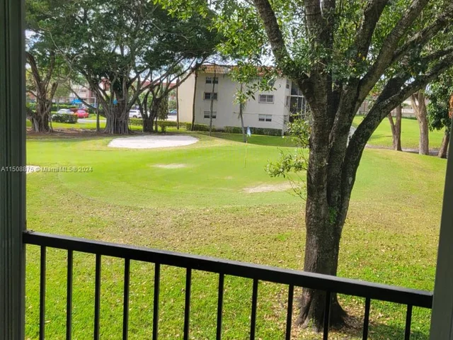 8901 S Hollybrook Blvd # 202, Pembroke Pines FL 33025