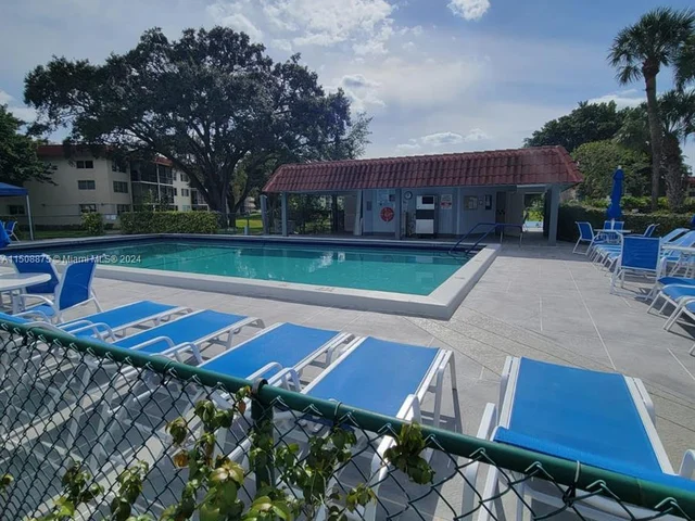 8901 S Hollybrook Blvd # 202, Pembroke Pines FL 33025