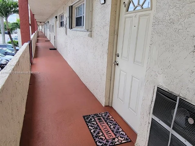 8901 S Hollybrook Blvd # 202, Pembroke Pines FL 33025
