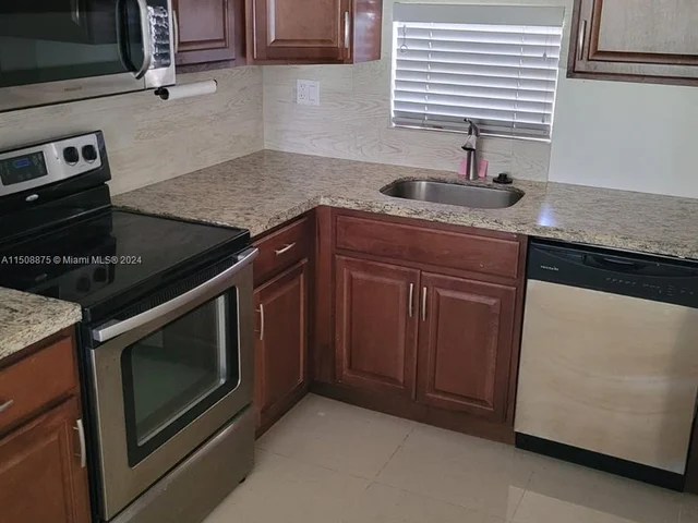 8901 S Hollybrook Blvd # 202, Pembroke Pines FL 33025