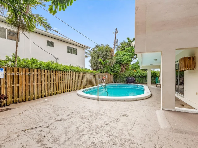 1020 94th St # 401, Bay Harbor Islands FL 33154