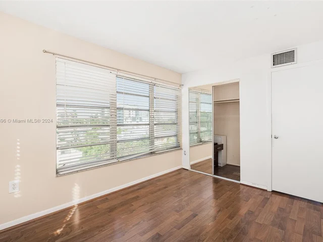 1020 94th St # 401, Bay Harbor Islands FL 33154