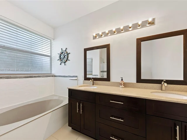 1509 SW 105th Ave, Pembroke Pines FL 33025