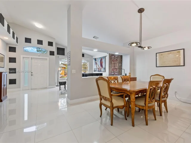 1509 SW 105th Ave, Pembroke Pines FL 33025