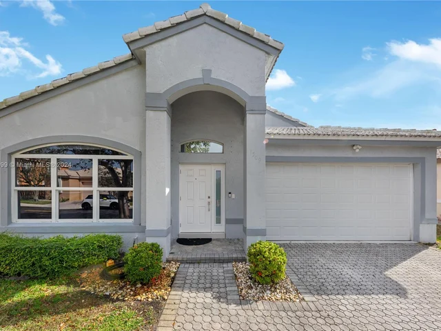 1509 SW 105th Ave, Pembroke Pines FL 33025
