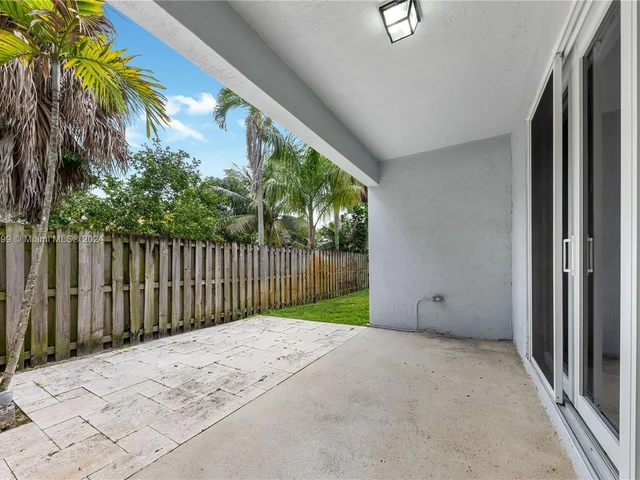 1509 SW 105th Ave, Pembroke Pines FL 33025