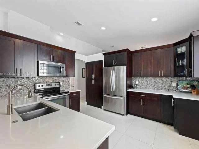 1509 SW 105th Ave, Pembroke Pines FL 33025