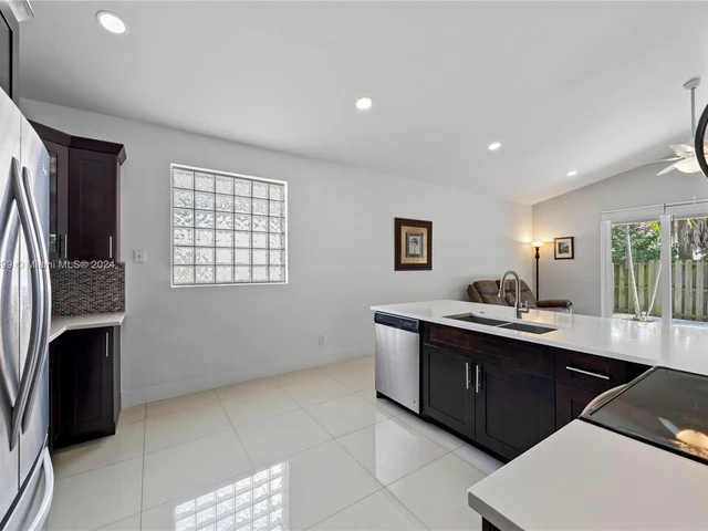 1509 SW 105th Ave, Pembroke Pines FL 33025