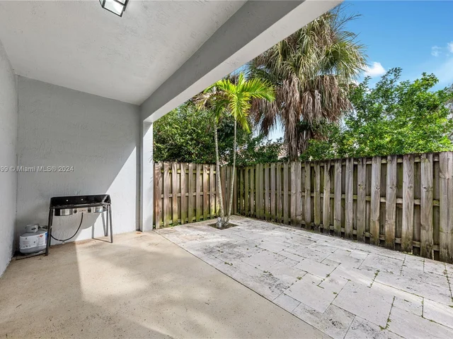 1509 SW 105th Ave, Pembroke Pines FL 33025