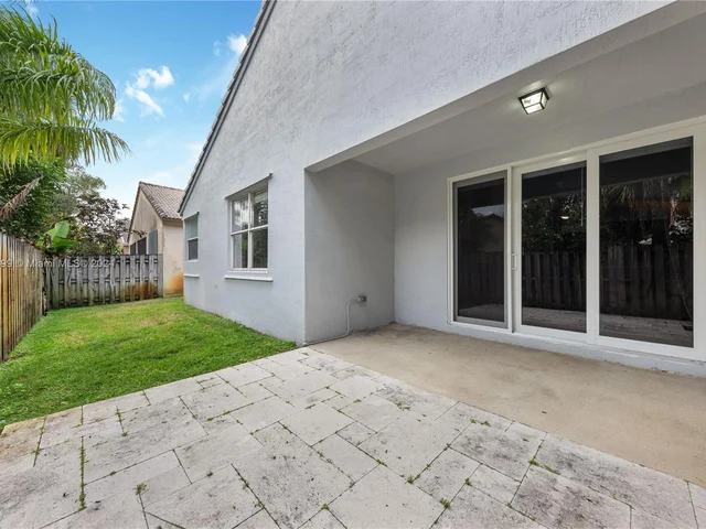 1509 SW 105th Ave, Pembroke Pines FL 33025