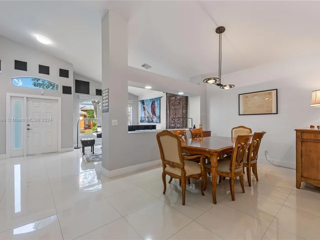 1509 SW 105th Ave, Pembroke Pines FL 33025