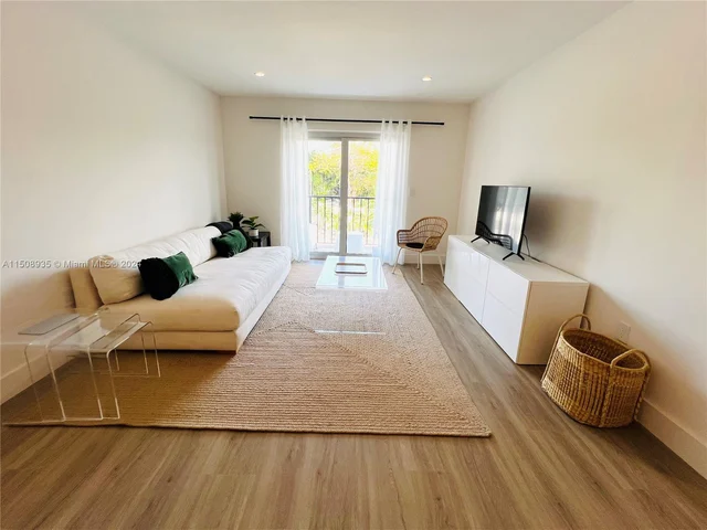 1900 Meridian Ave # 306, Miami Beach FL 33139