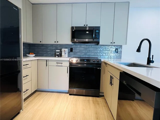 1900 Meridian Ave # 306, Miami Beach FL 33139