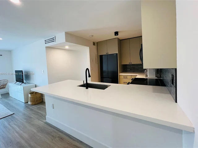 1900 Meridian Ave # 306, Miami Beach FL 33139