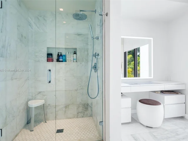 8641 Arboretum Ln, Miami FL 33138